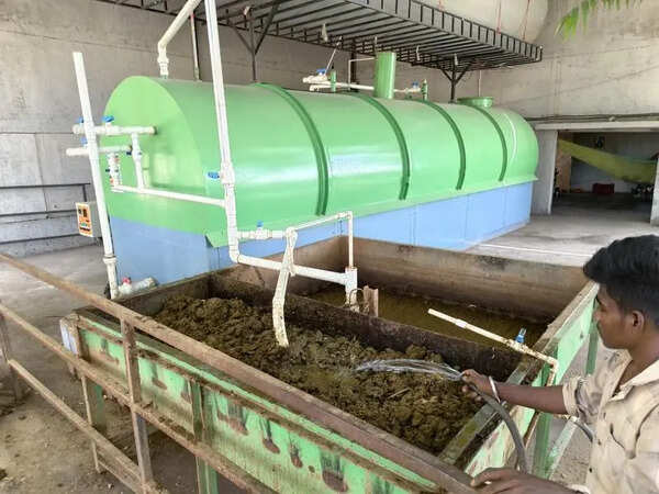Ahmedabad Municipal Corporation converts stray cattle waste into biogas, electricity