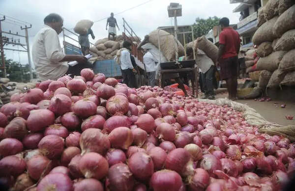 Export hit, eatery shutdowns deepen onion price crash