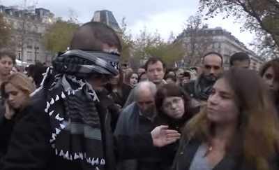 ‘Do you trust me?’, a muslim man asked for free hugs in Paris
