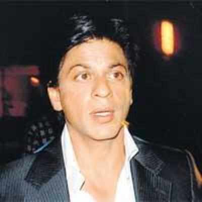 SRK breaks bottle on his head