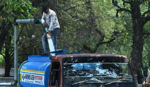Wadgaonsheri & Vimannagar residents face worsening water crisis, tanker dependence surges
