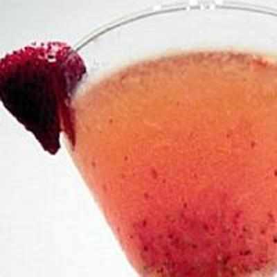 Recipe: Strawberry wine cosmo classic