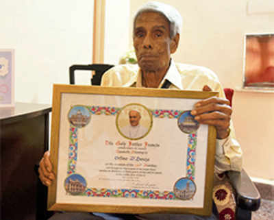 Parel man gets the blessing of life for 100th b’day, from Pope
