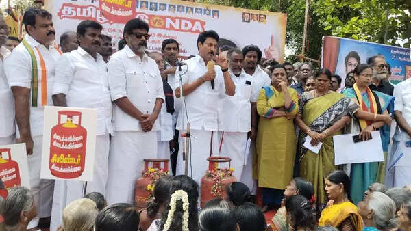 DMK, allies stage protests in Trichy over LPG shortage