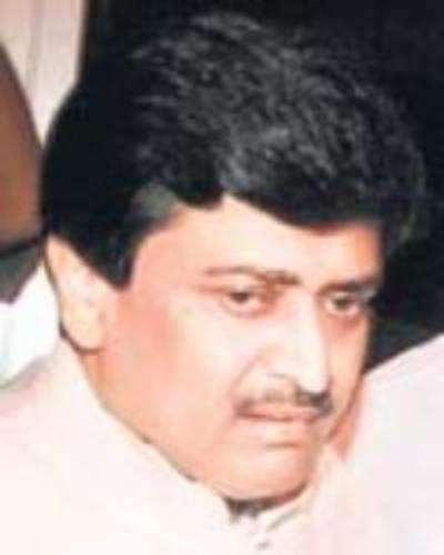 Deshmukh, Chavan in trouble over Pune land