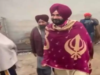 Navjot Singh Sidhu apologises for wearing shawl with Sikh religious symbols