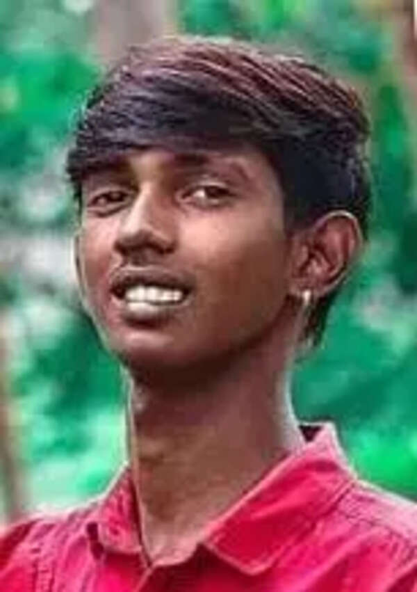 Two youths killed after two bikes collide