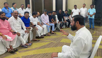 Maharashtra Political Crisis LIVE Updates: Aaditya Thackeray meets party district chiefs at Shiv Sena bhavan