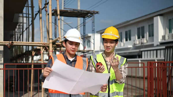 Types of helmets and their purpose in real estate and construction
