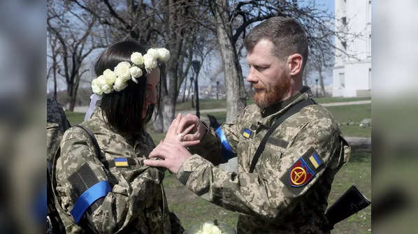 In military fatigues, Ukrainian reservists marry