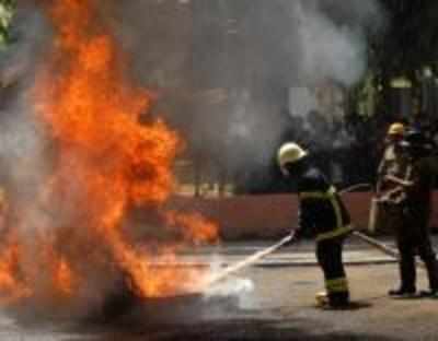 Fire at garment godown kills three