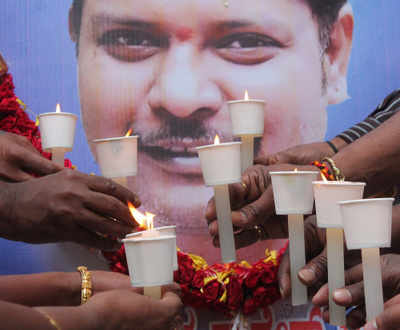 Thousands pay homage to Rakesh Siddaramaiah in Mysuru