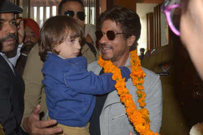Mumbai: Shah Rukh Khan takes a late night stroll with son AbRam
