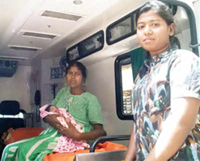 Doc helps deliver baby aboard Mumbai local