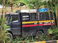 Mumbai: Police van is helping US visa seekers 