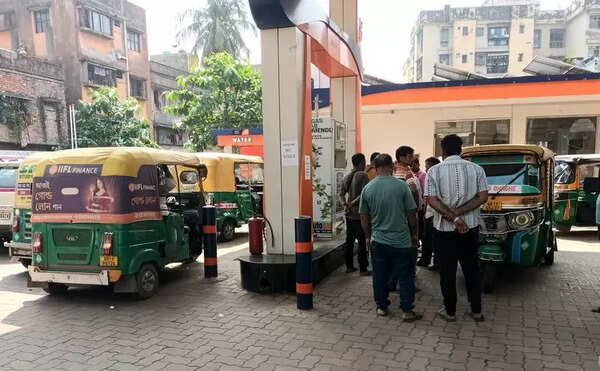 Sunday pain: 60%-70% autos go off road, commuters stranded