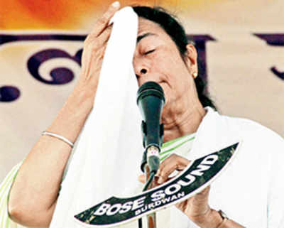 EC gives Mamata a day to transfer 7 officials