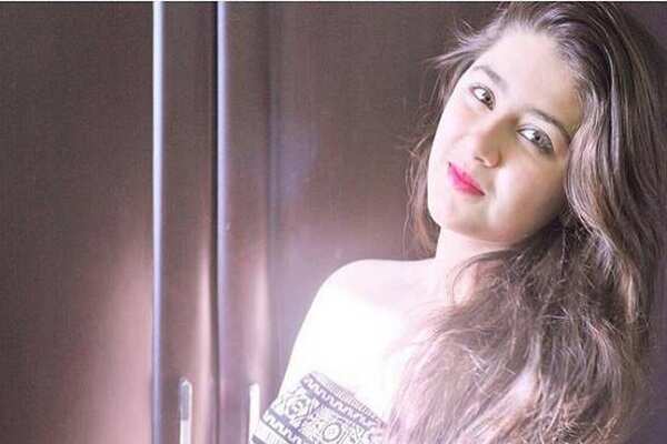 Aditi Bhatia aka Ruhi of Ye Hai Mohabbatein shares a cute pic from childhood