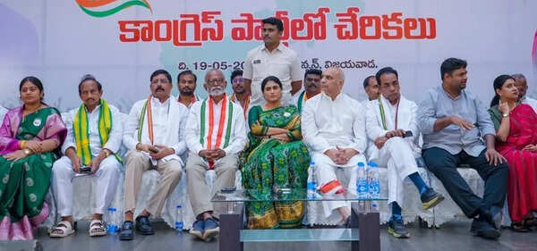Sharmila criticises BJP, TDP, YSRCP over AP neglect