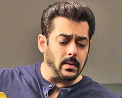 Salman Khan bursts into a song while shooting promos for Bigg Boss Season 11