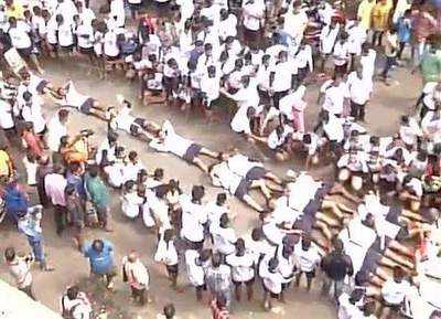 Dahi handi fans protest SC ruling at Dadar