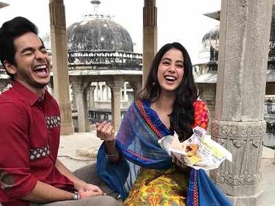 Dhadak title track: Ishaan Khatter, Janhvi Kapoor romance in Udaipur is winning hearts