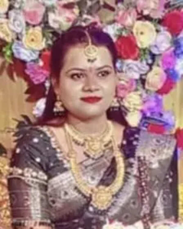 Newlywed woman among 3 killed in Jalgain road accident