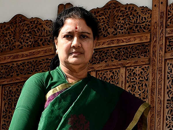 Sasikala makes quiet homecoming