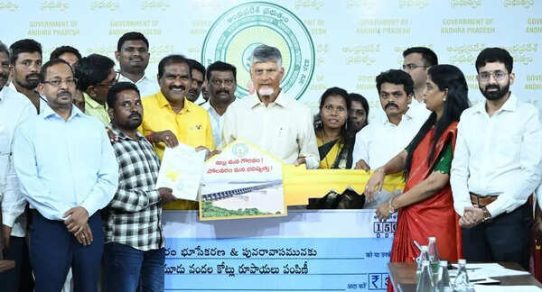 Naidu disburses compensation to Polavaram oustees