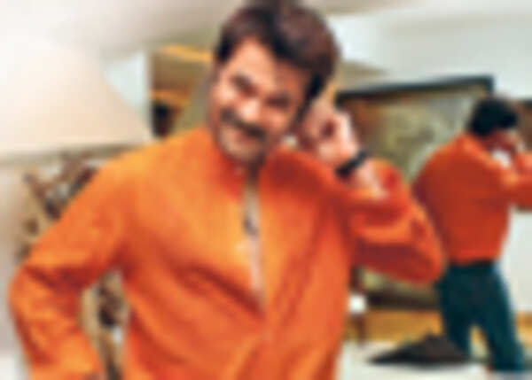 Anil caught in disguise by cops! 