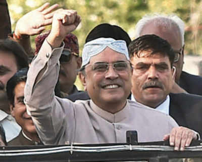 Zardari to form grand alliance to challenge Sharif