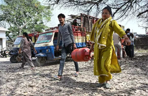 LPG crisis: Long queues at booking centres, food outlets fear closure