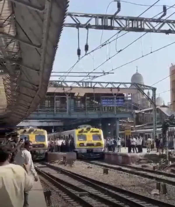 Station master suspended after CSMT routing lapse in Mumbai; Central Railway services hit for half an hour