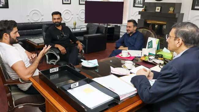 Pakistan Cricket: Hafeez could become new chairman of selectors, Younis tipped for role in national set-up