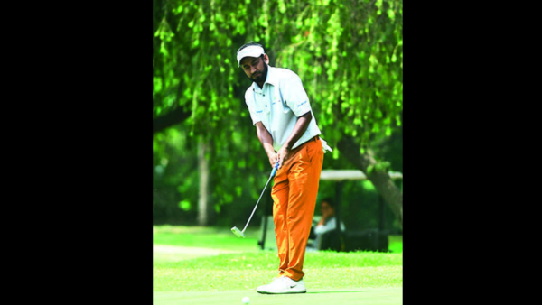 Bangladeshi with changed name finds fortunes on Indian greens