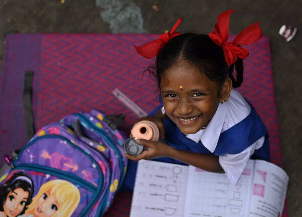 Class topper on footpath: Meet Dadar market’s brightest flower
