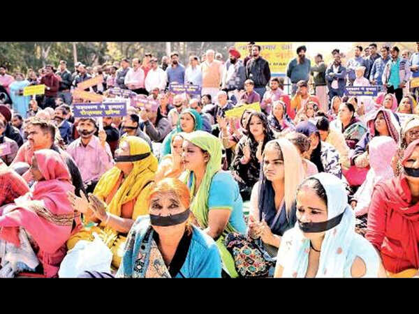 Chandigarh: At a loss, relocated vendors up ante against MC's move