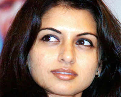 Domestic help sedates actress Bhagyashree’s in-laws, escapes with jewellery worth Rs 21L