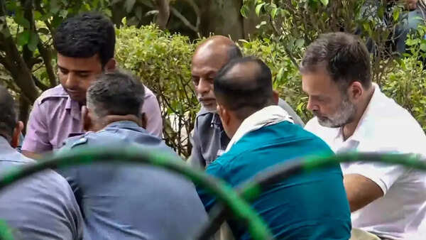 Watch: Rahul Gandhi dons auto driver's uniform, shares meal and interacts with them in Delhi