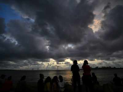 IMD predicts 'intense spells of rains' in Mumbai's Colaba, CST and Worli areas for the next 2-3 hours