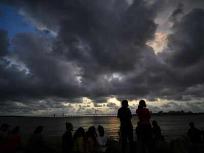 IMD predicts 'intense spells of rains' in Mumbai's Colaba, CST and Worli areas for the next 2-3 hours