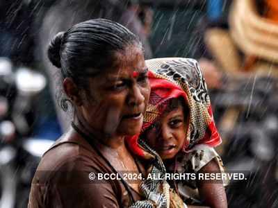 Rain lashes various parts of Mumbai, Thane