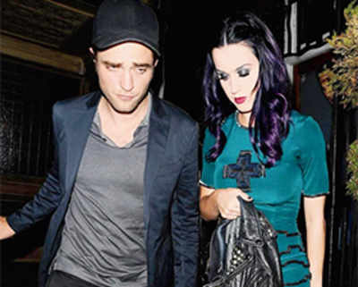 Pattinson and Perry get flirty at a party