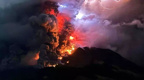 Eruption propelled ash cloud upwards of a mile into the sky 