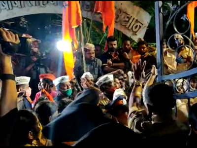 Maratha protesters heading towards Matoshree to meet CM Thackeray stopped mid-way