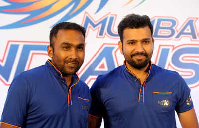 Mumbai Indians unveil IPL 2017 season jersey