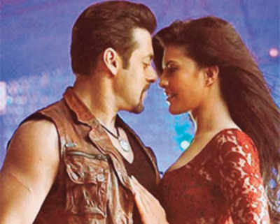 Salman Khan and Jacqueline Fernandez get ready to set the stage on fire