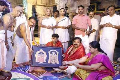 Tamil Nadu chief minister Edappadi Palaniswami offers prayers at Tirumala temple