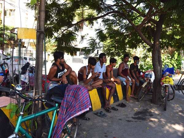 Young migrant workers leave Vijayawada on bicycles to reach hometown in Odisha