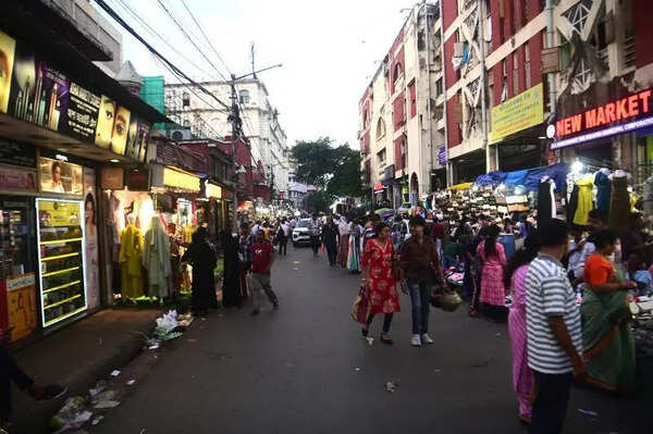 A day after payloader run, cautious New Market hawkers make a return